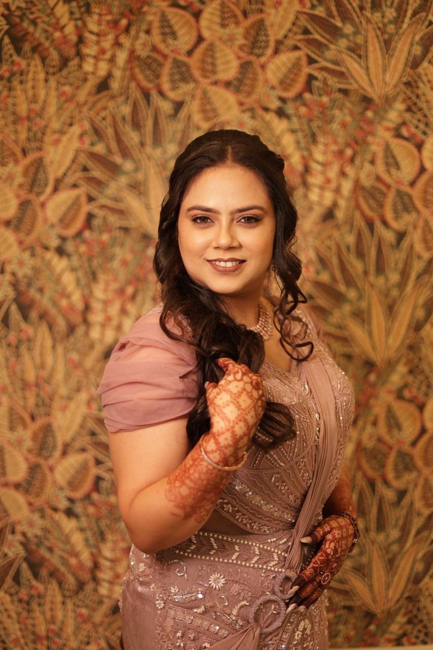 Nidhi, the bride, in a mauve embroidered lehenga